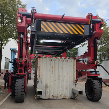 集装箱搬运车（跨运车）